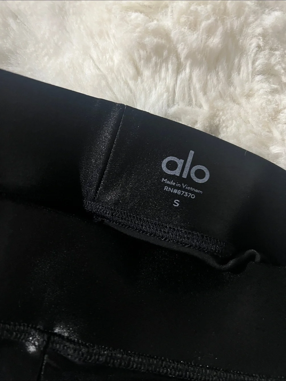 ALO Yoga sleek black